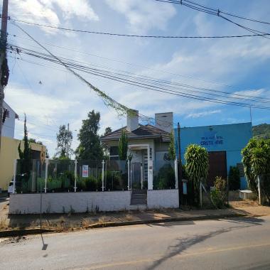 CASA COM PISCINA EM ROLANTE / imóvel de esquina com 323m²