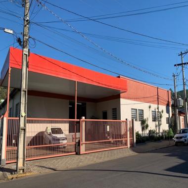 PRÉDIO COMERCIAL EM ROLANTE, RS / com 1.200m² de área construída
