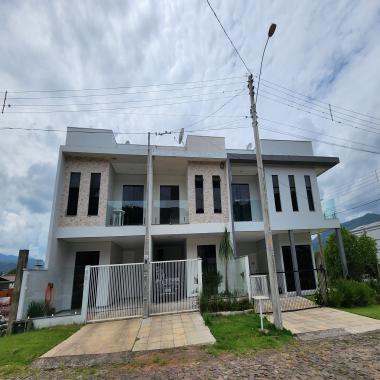 SOBRADO EM ROLANTE, CENTRO / 110,00 m² área total, com 1 suíte