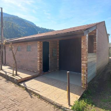 CASA EM RIOZINHO / com 110m² de área privativa