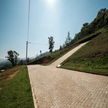 ÓTIMOS TERRENOS COM VISTA MARAVILHOSA /