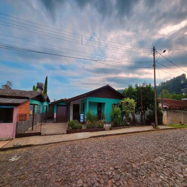 CASA NO CENTRO DE ROLANTE / 81,20 m²