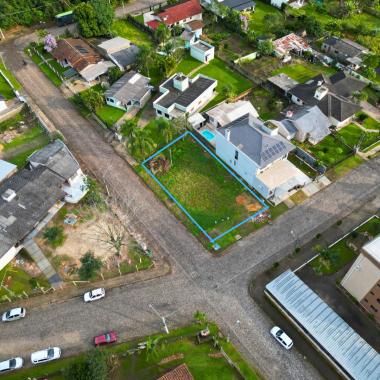 OPORTUNIDADE COM TERRENO RESIDENCIAL EM LOTE DE ESQUINA / 424,1 m² (15,08 x 26,80)