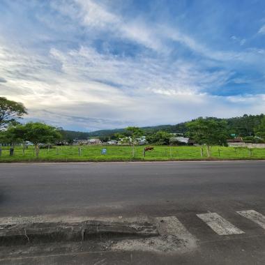 ÁREA PARA DESENVOLVIMENTO RESIDENCIAL EM LOCALIZAÇÃO ESTRATÉGICA! 2200 m², em Rolante - RS