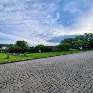 TERRENO RESIDENCIAL EM LOCALIZAÇÃO PRIVILEGIADA / (12x25) 300m²