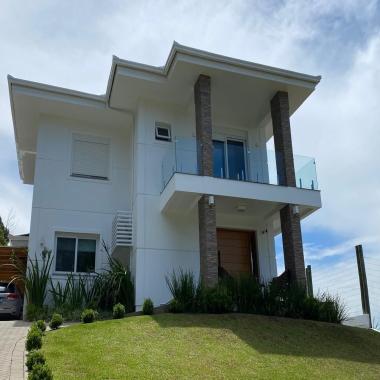 CASA NO LOTEAMENTO VALE DAS COLINAS / localizada em Gramado