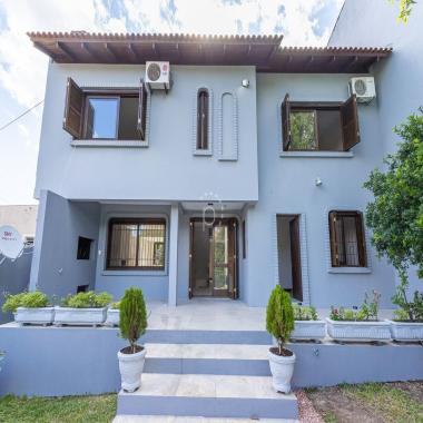 CASA NO BAIRRO CRISTAL / localizado em Porto Alegre